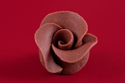 Róża mała 22 szt. czekoladowa