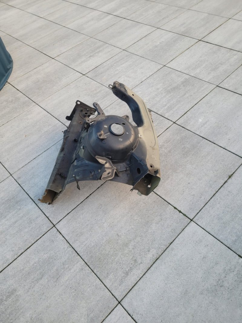 ĆWIARTKA PRAWA KIELICH GIRA PODŁUŻNICA  BMW Z4 E85 CZARNA