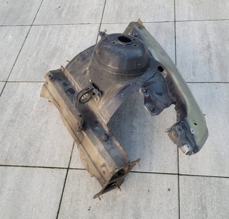 ĆWIARTKA LEWA KIELICH GIRA PODŁUŻNICA  BMW Z4 E85 CZARNA
