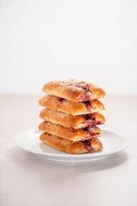 8036 Oskroba Drożdżówka Duet wiśnia z budyniem 100g 1x60  NOWOŚĆ!!!