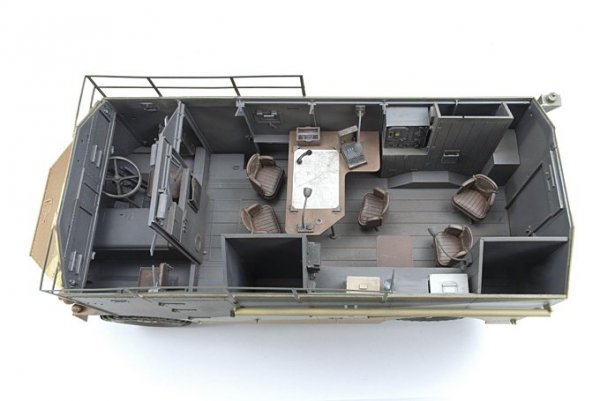 AFV Club AF35235 Rommel's Mammoth DAK AEC Armored Command Car 1/35