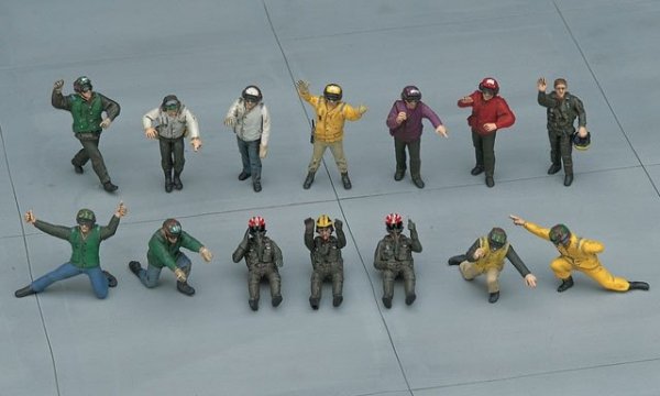 Hasegawa X48-6 - 36006 U.S. Navy Pilot Deck Crew A 1/48