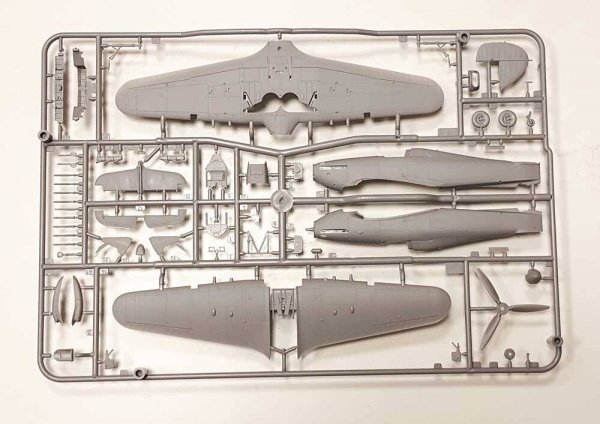 Arma Hobby 70042 Hurricane Mk II/C  Expert set 1/72