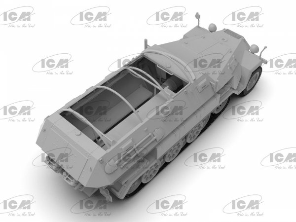 ICM 35113 Sd.Kfz. 251/8 Ausf. A Krankenpanzerwagen 1/35