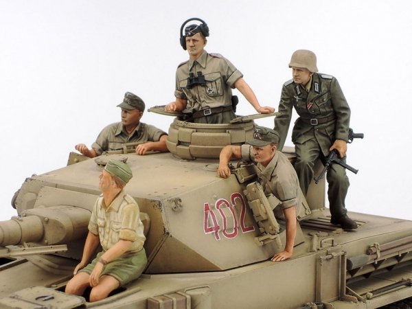 Tamiya 25208 1/35 German Tank Panzerkampfwagen IV Ausf.F &amp; Motorcycle Set &quot;North Africa&quot;