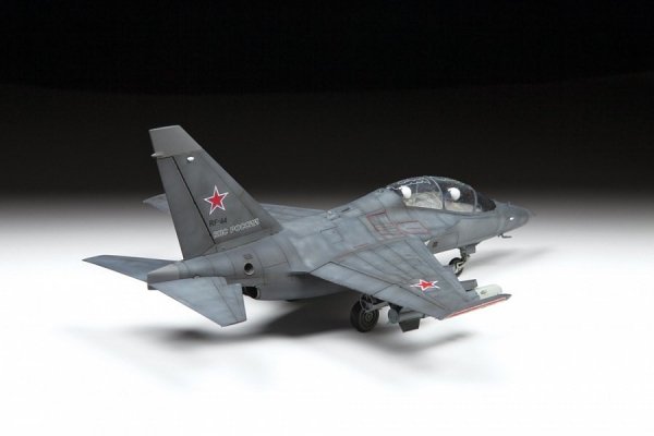 Zvezda 4818 Russian Light Bomber YAK-130 &quot;Mitten&quot;