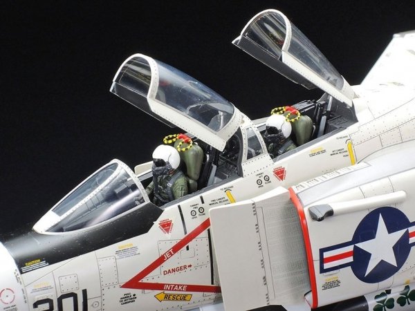 Tamiya 60308 1/32 F-4J Phantom II Marines