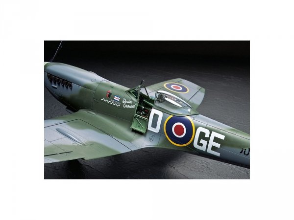 Tamiya 60321 1/32 Spitfire Mk.XVIe