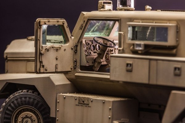 Meng SS-005 U.S. Cougar 6x6 MRAP Vehicle 1/35