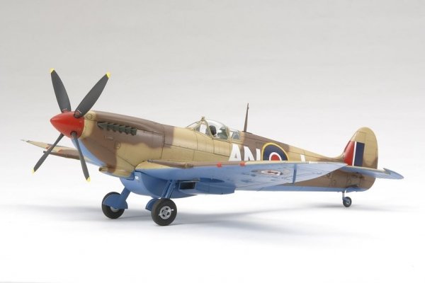 Tamiya 60320 1/32 Spitfire Mk.VIII