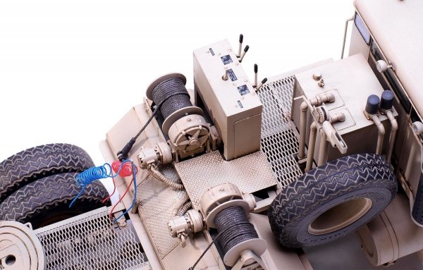 Meng SS-013 U.S. M911 C-HET (8x6) and M747 Heavy Equipment Semi-Trailer 1/35