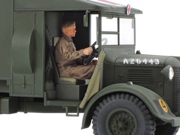 Tamiya 32605 1/48 British 2-Ton 4x2 Ambulance