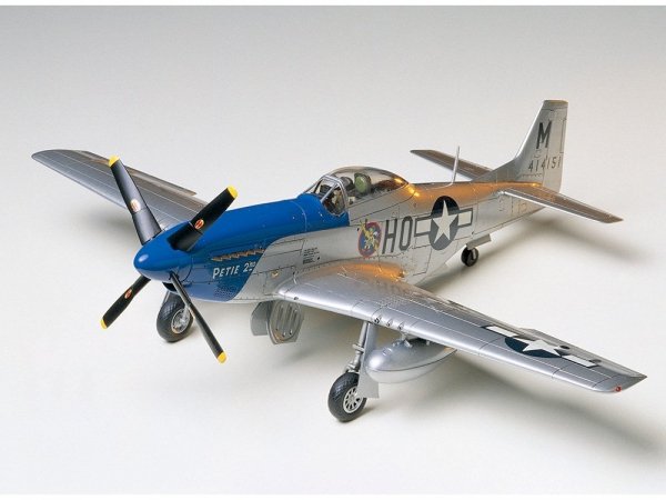 Tamiya 61040 N.A.P-51D Mustang 8th AF