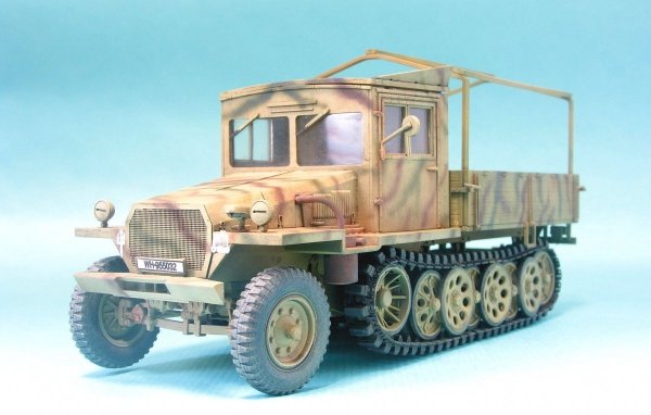 AFV Club 35047 Sd.Kfz 11 Late Version 1/35