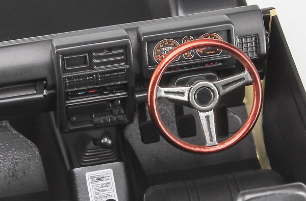 Hasegawa 20568 Suzuki Jimny (JA11-1) w/Wood Steering Wheel 1/24