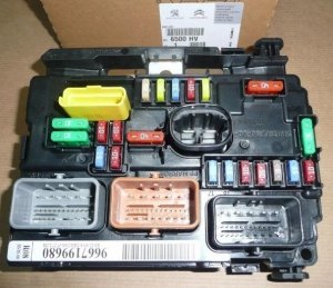 Boîte à fusibles d'origine Citroen Peugeot C2 C3 Pluriel Picasso 1007 207 , 6500HV , 6500.HV , 9667199680