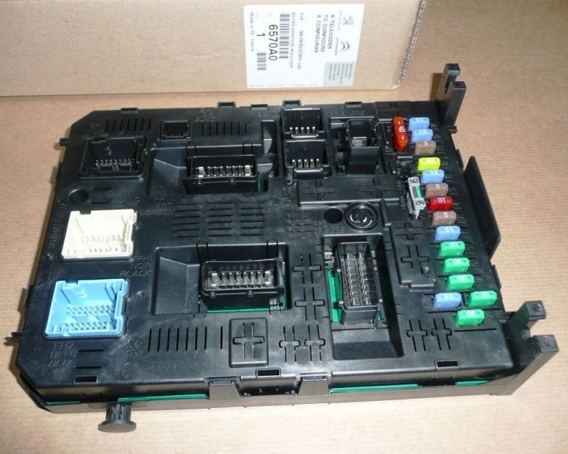 Boîte à fusibles Boîte à relais Citroën Peugeot Berlingo Partner 308 6570A0, 6570.A0