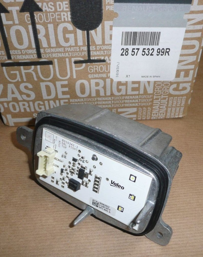 Projecteur de jour d'origine unité de commande droite Renault Megane IV 285753299R, 285753299R