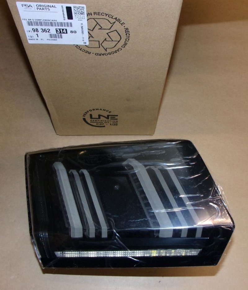 Feu arrière Peugeot 3008 II gauche, 9836231480, 9836231480,