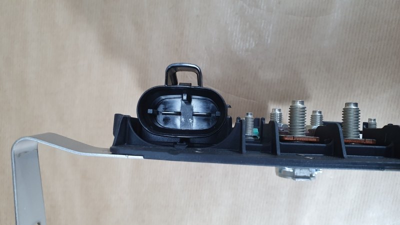  Cosse positive de batterie d'origine Renault Master III ,  241362885R