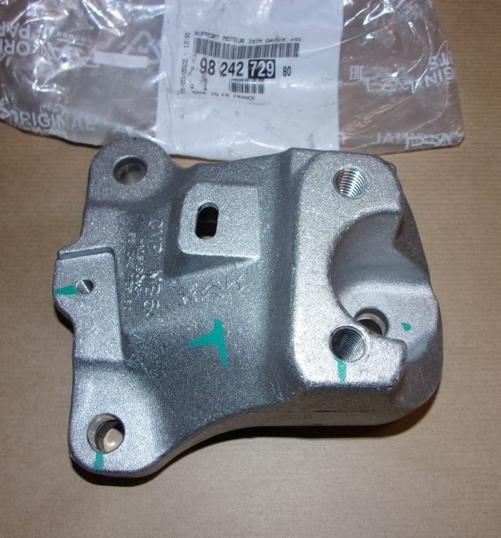 Support de boîte de vitesses Citroën C4 III, 9824272980, 9824272980,