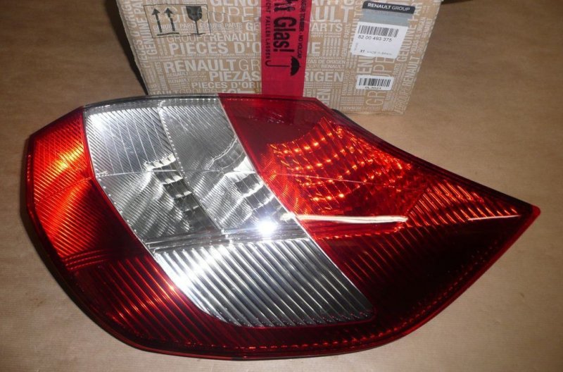 Original  Feu arrière Renault Scenic II droit , 8200493375