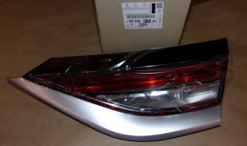 Feu arrière Citroën DS3 Crossback droit, 9833607280, 9833607280, 