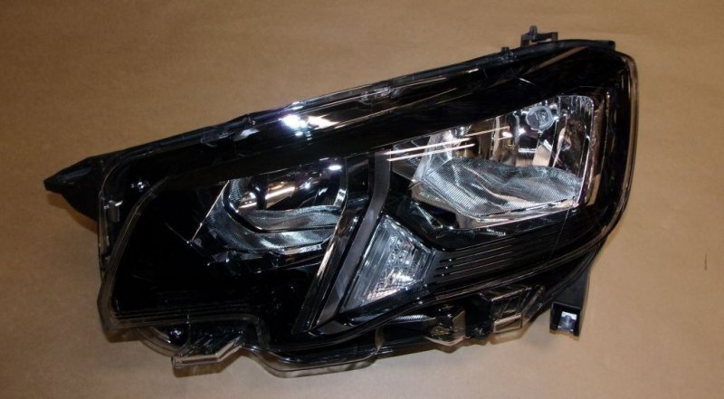  Projecteur Peugeot Partner III gauche, 9816826980, 9816826980, 