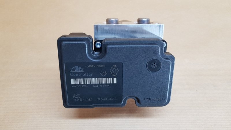 Pompe ABS de freinage d'origine Renault Twingo II 1.2 16V  ,8201044236