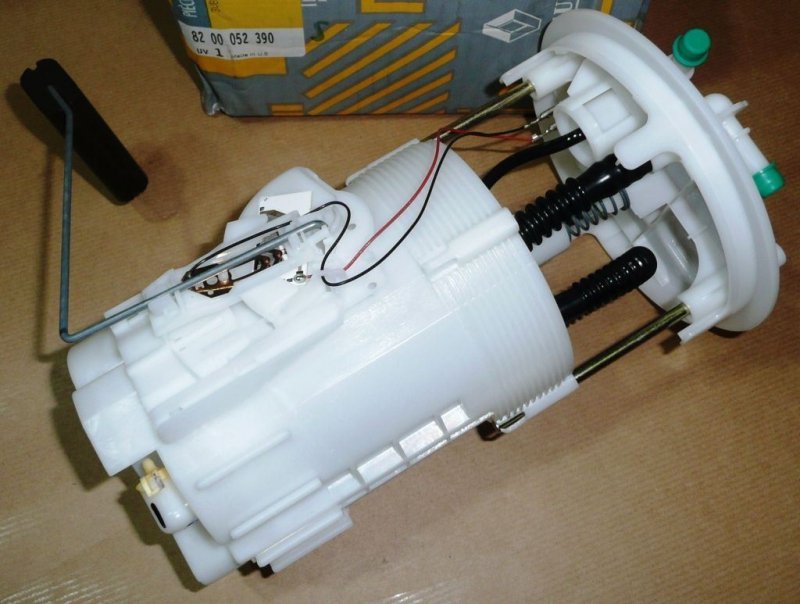 Original  Carter de pompe à carburant complet Renault Trafic II 1.9 DCI , 8200052390