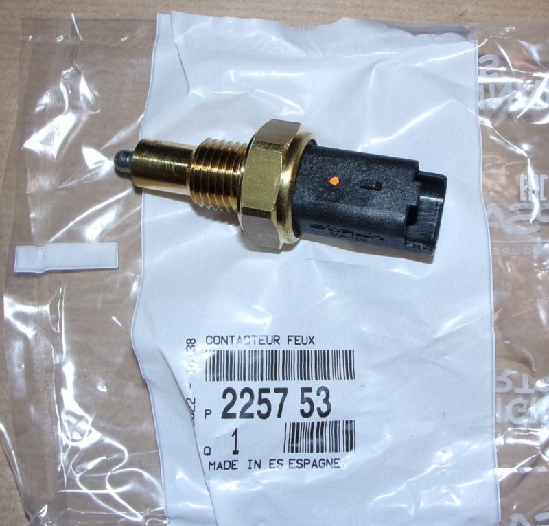 Capteur de feux de recul Citroën Berlingo, Citroën C1, Peugeot 206, 2257.53, 225753