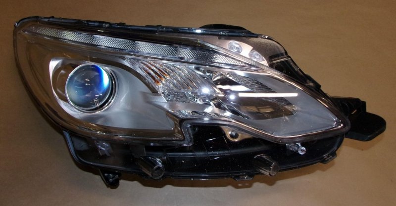 Original  Phare avant Peugeot 2008 droit ,  1685353480
