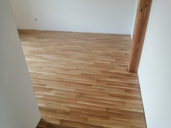 Parkiet dąb warstwowy lakierowany/olejowany fazowany kl.Standart 11x70x490mm + materiały + robocizna