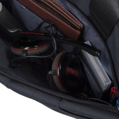 Rivacase Biscayne 39,6 cm (15.6&quot;) Obudowa na messenger Czarny
