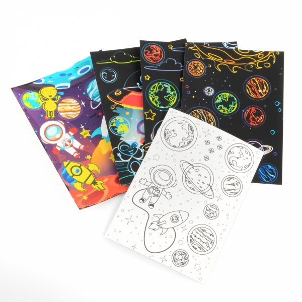 ŚWIECĄCA W CIEMNOŚCI WYDRAPYWANKA Z KOLOROWANKĄ KOSMOS KIDEA