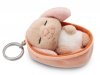 NICI 49984 Brelok Sleeping Pets królik karmelowy z długimi uszami 8cm, koszyk pomarańczowy