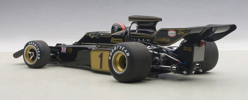 AUTOART LOTUS 72E #1 FITTIPALDI 1973 (WITH DRIVER FIGURINE FITTED) (COMPOSITE MODEL/NO OPENINGS) SKALA 1:18
