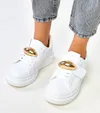 Białe sneakersy na platformie ze złotym akcentem Melania