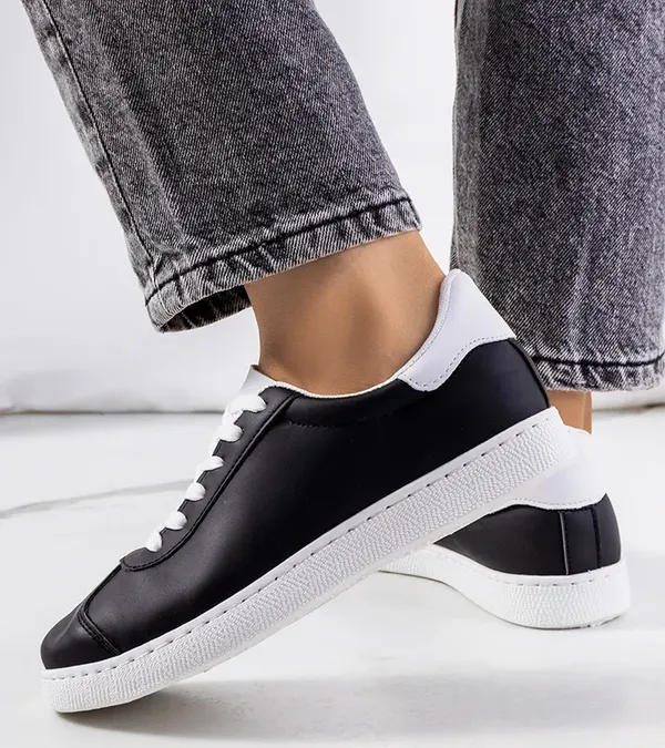 Czarne sneakersy Wilson