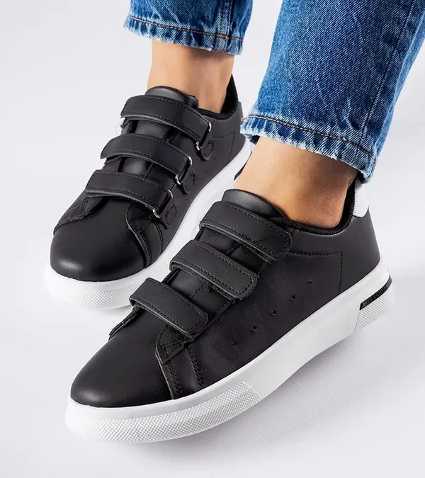 Czarne sneakersy zapinane na rzepy Paré - biała podeszwa