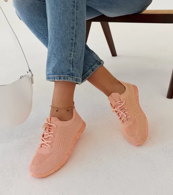 Różowe materiałowe sneakersy Mairago