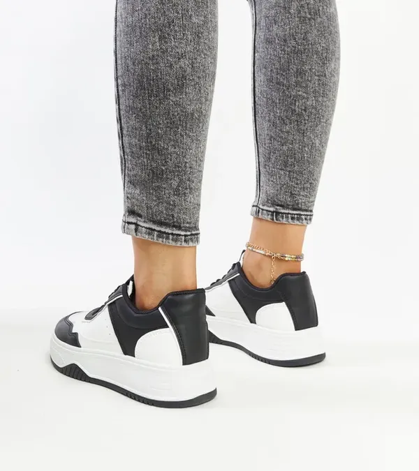 Biało-czarne sneakersy na grubszej podeszwie Rumai