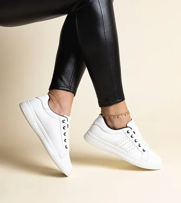 Białe sneakersy eko skóra Cathleen - z czarnym elementem