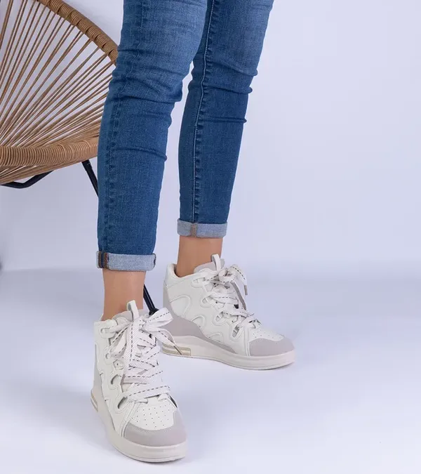 Białe sneakersy damskie z grubymi sznurówkami Gralina