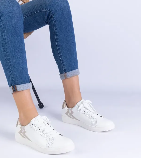 Białe sneakersy damskie z tłoczeniem i brokatem Laneta