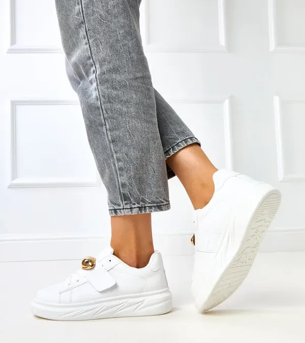 Białe sneakersy na platformie ze złotym akcentem Melania