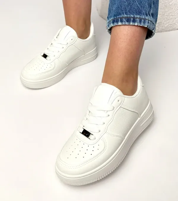 Białe sneakersy na platformie Brigitte