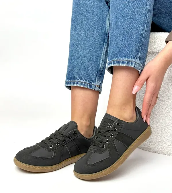 Czarne sneakersy na platformie Valentine