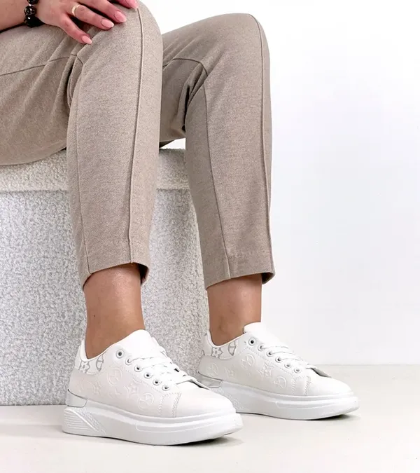 Białe Sneakersy Zdobione Tłoczeniem Peyton