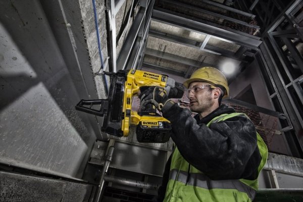 Gwoździarka, osadzak do betonu DeWALT DCN890N 18V  XR